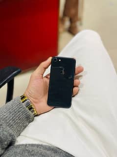 iPhone 8 / 4 months sim b work krygi