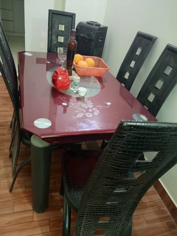 Dining Table Available for Sale 0