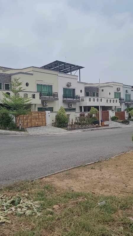 I Sector'S Best 10 Marla Reasonable Price Top Height Location With View. Back Side Open And Green Area. Demand 1.25 Crore Possession Utility Charges Paid 0