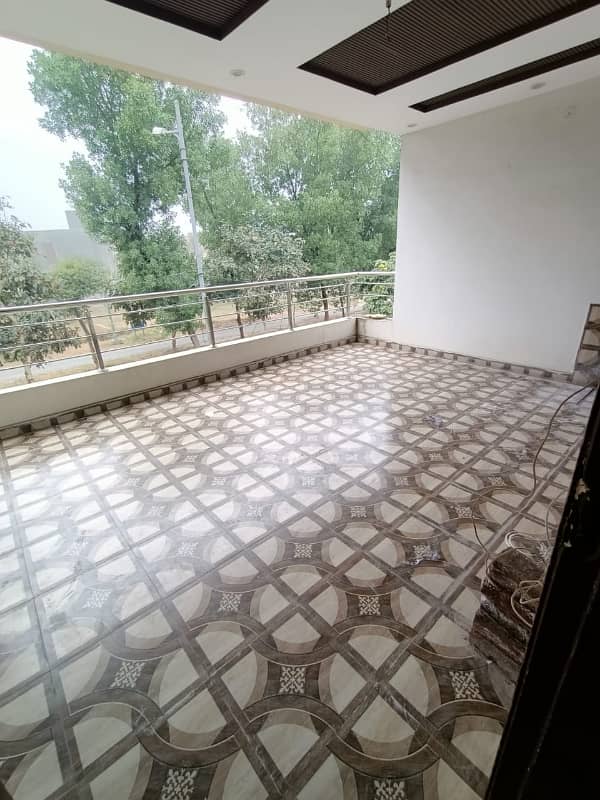 EXCELLENT NEAT AND CLEAN HOUSE UPPER PORTION IS FOR RENT 15