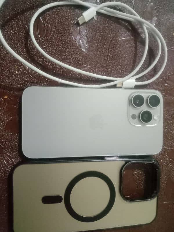 urgent for sale IPHONE 15 PRO MAX 0