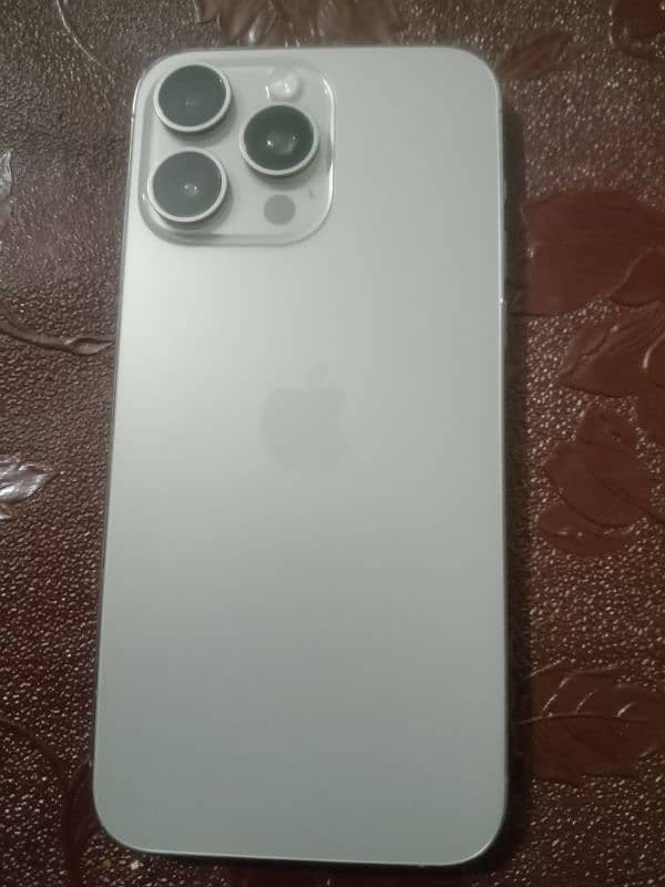 urgent for sale IPHONE 15 PRO MAX 5