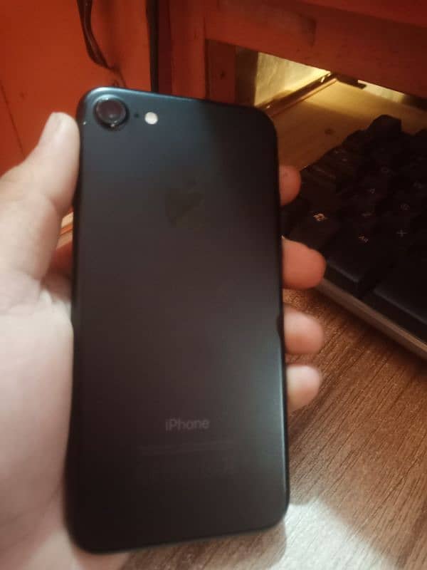 Apple Iphone 7 Black Colour 1