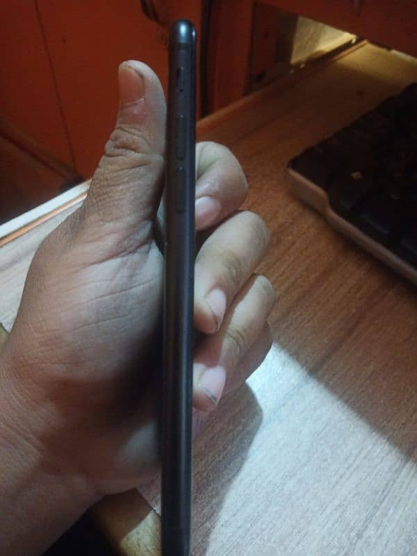 Apple Iphone 7 Black Colour 3