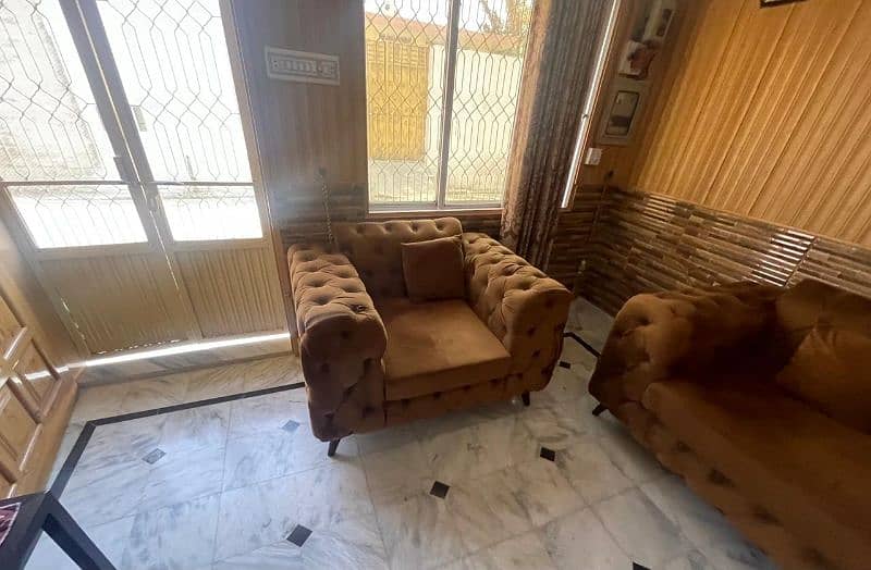 5 seater sofa set slightly used 0