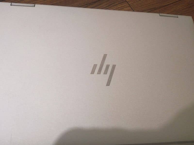 10th generation HP Elite book core i5 in new condition. 360 rotation 5