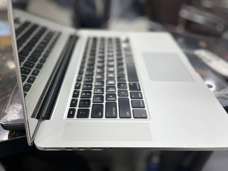 MacBook pro 2015 3