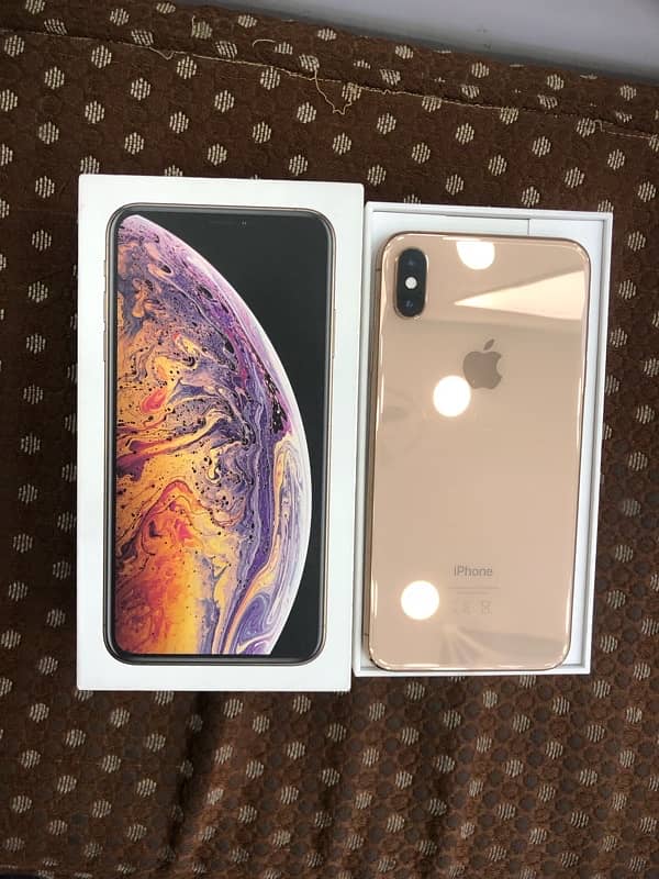 i phone xs max 10/10 condition home use 64gb 78health waterpack golden 7