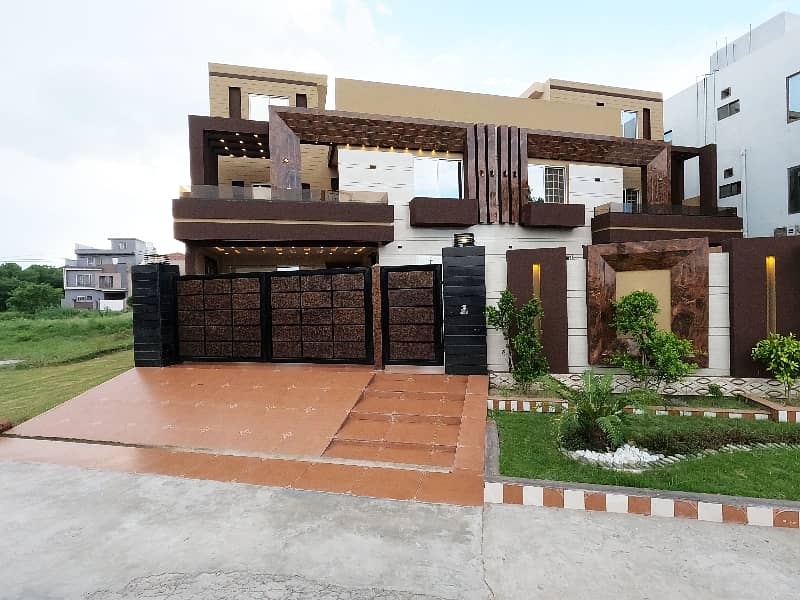 Brand New 14 Marla Triple Storey House Near Main 150ft Road Nasheman Iqbal Phase-2 LHR 0