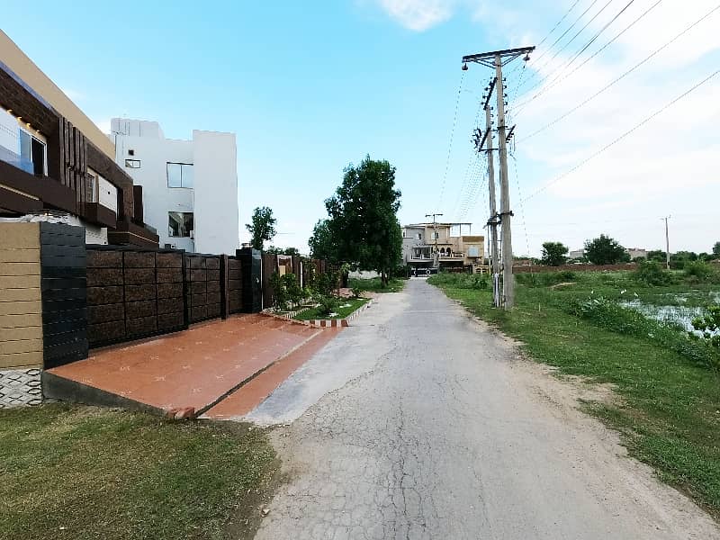 Brand New 14 Marla Triple Storey House Near Main 150ft Road Nasheman Iqbal Phase-2 LHR 4