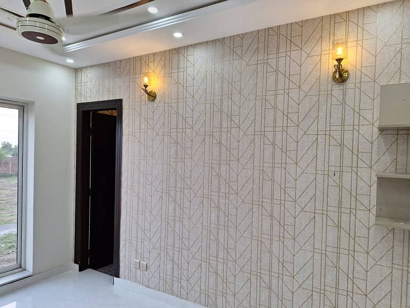 10 MARLA SUPER HOT LOCATION HOUSE FOR SALE | NEAR TO PARK & MAIN ROAD 4