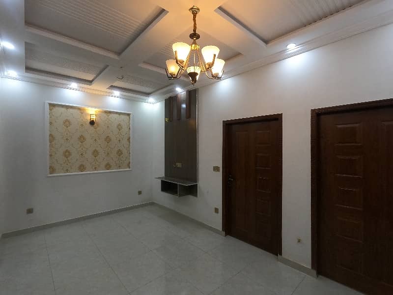 5 MARLA BRAND NEW HOUSE FOR SALE | PRIME LOCATION near Main 150ft Rd Nasheman E Iqbal Phase-2 near Valencia Town LHR 2