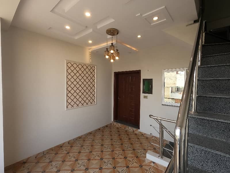 5 MARLA BRAND NEW HOUSE FOR SALE | PRIME LOCATION near Main 150ft Rd Nasheman E Iqbal Phase-2 near Valencia Town LHR 15