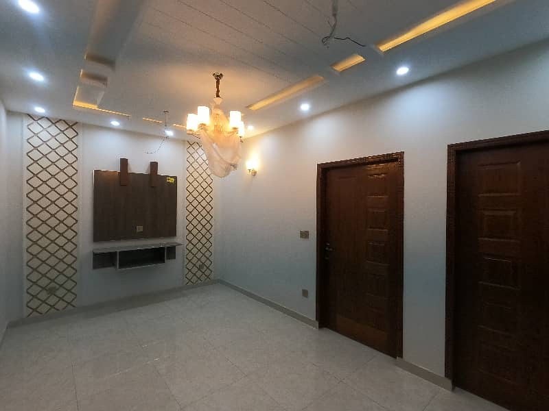 5 MARLA BRAND NEW HOUSE FOR SALE | PRIME LOCATION near Main 150ft Rd Nasheman E Iqbal Phase-2 near Valencia Town LHR 16