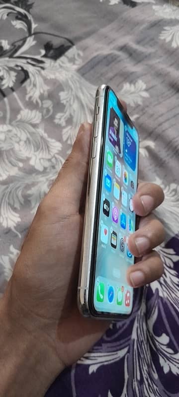 iphone  11pro 256 GB 2