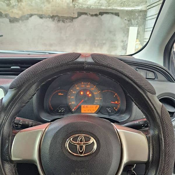 Toyota Vitz 2015 11