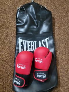 Boxing bag with good quality gloves