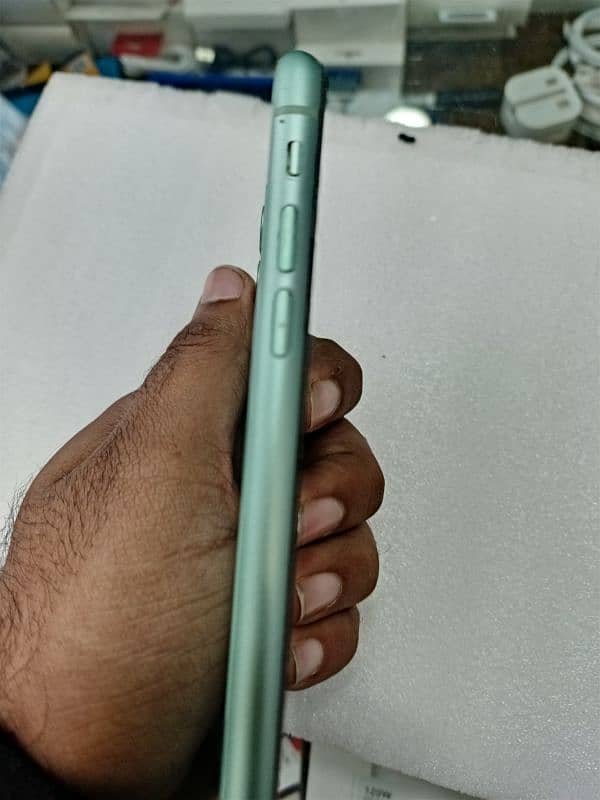 iPhone 11 (Sea Green) - 256GB 8