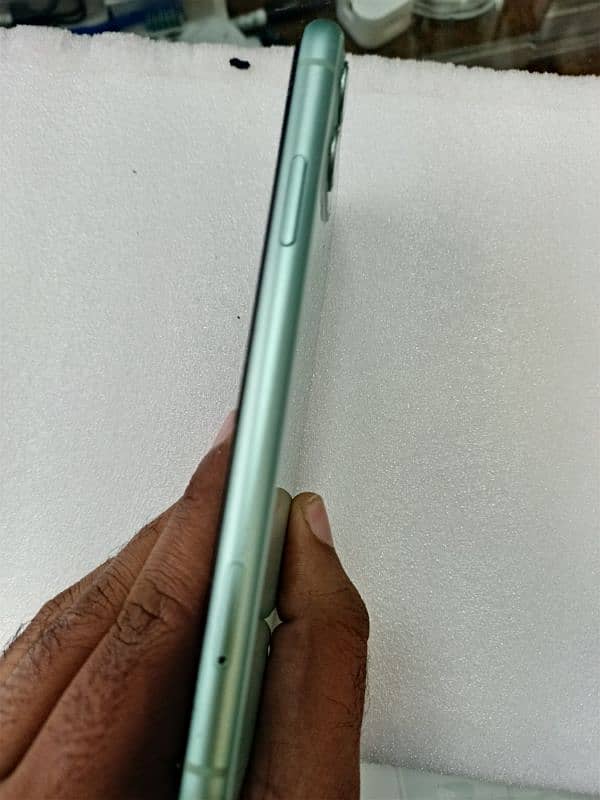 iPhone 11 (Sea Green) - 256GB 9