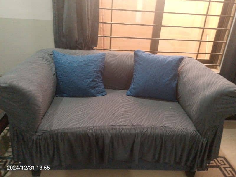 7 seater sofa with tablee 2