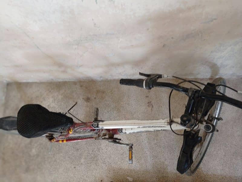 steel frame fully original Japan ki cycle hai 10 by 9.5 ki condition 5