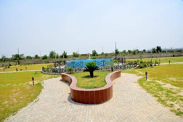 10 marla level plot for sale 1