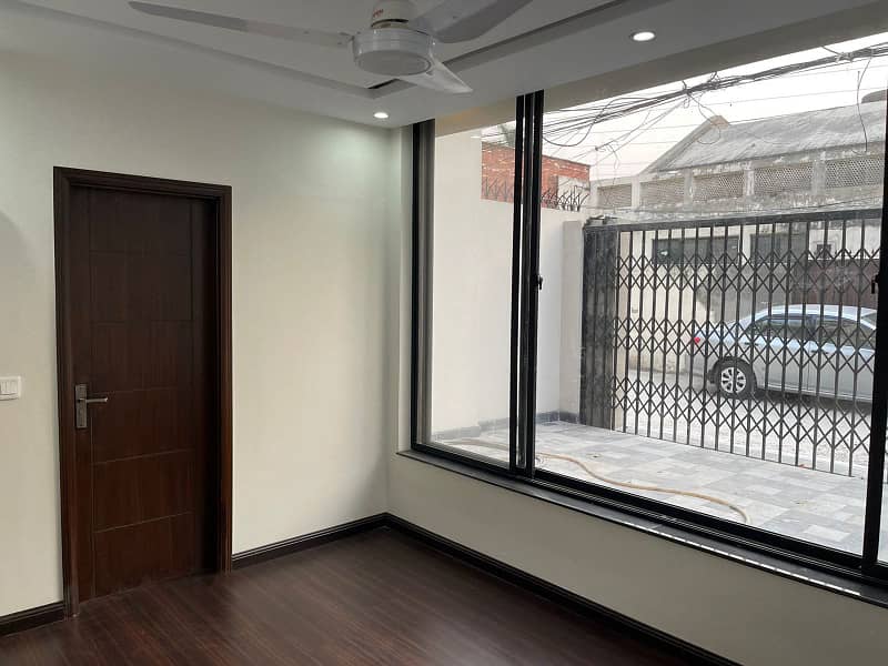 Brand New Commercial House For Rent In Gulberg. 23