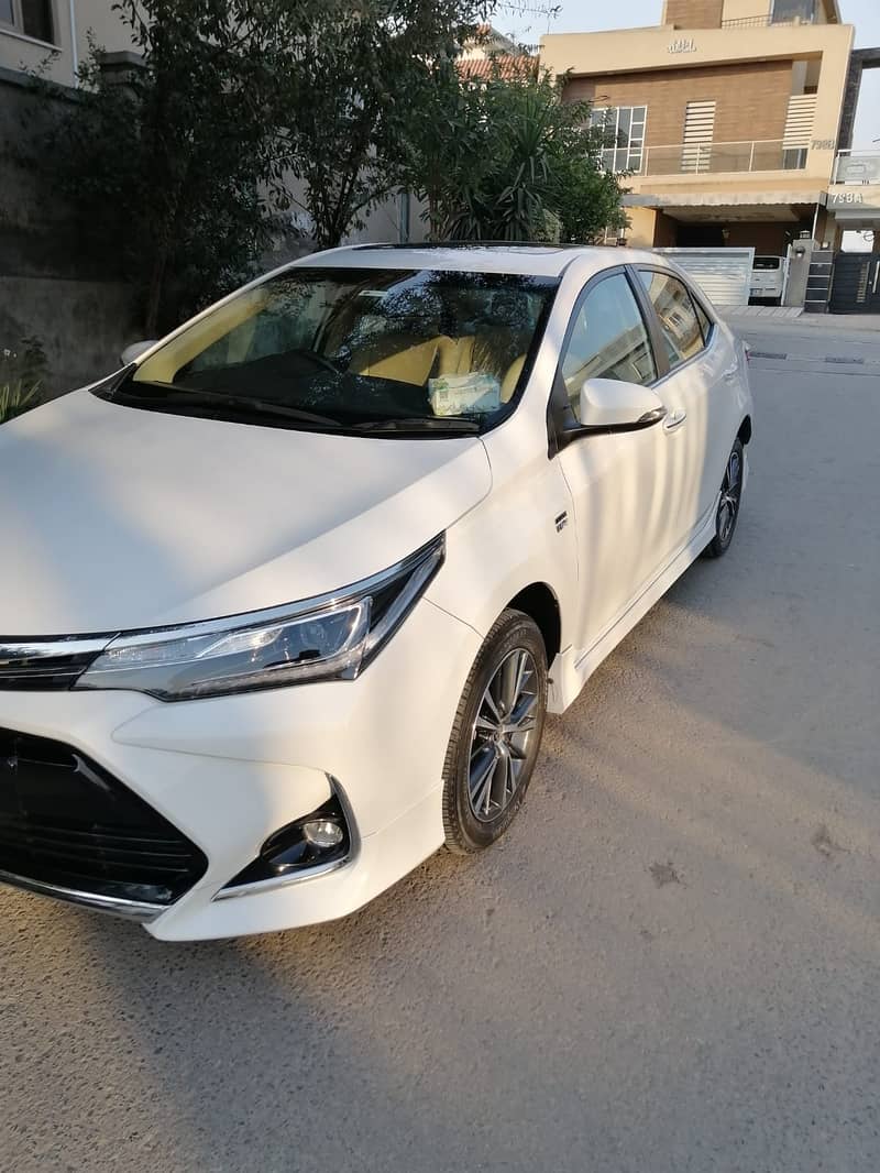 Toyota Corolla Altis Grande X 1.8 Beige Interior 2022 6