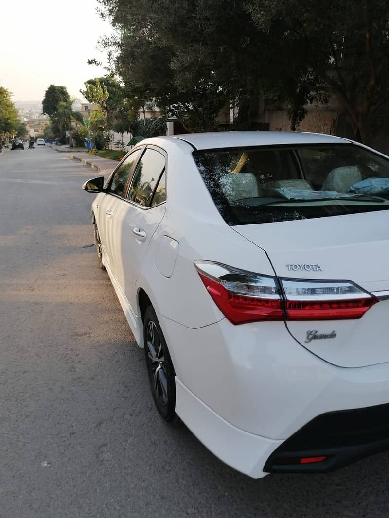 Toyota Corolla Altis Grande X 1.8 Beige Interior 2022 7