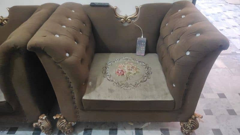 sofa set available hai good condition may 1