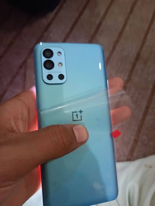 OnePlus 9 r 1