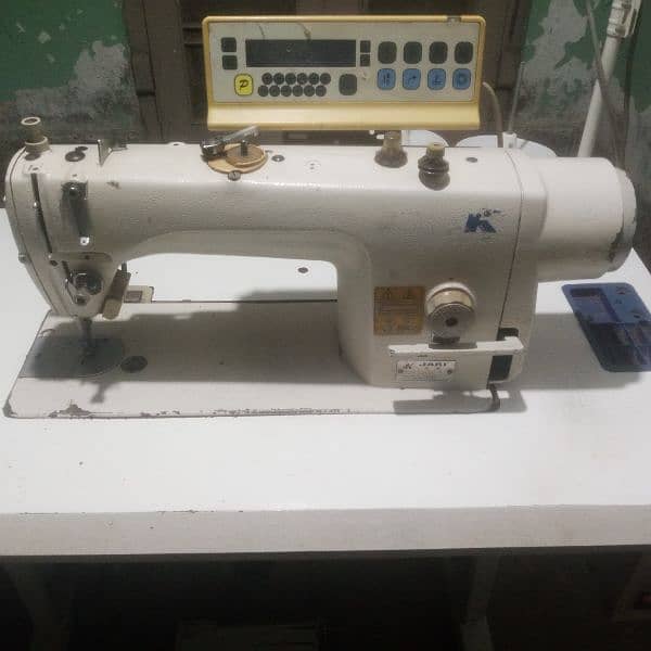 4 sewing Machines for sale 0