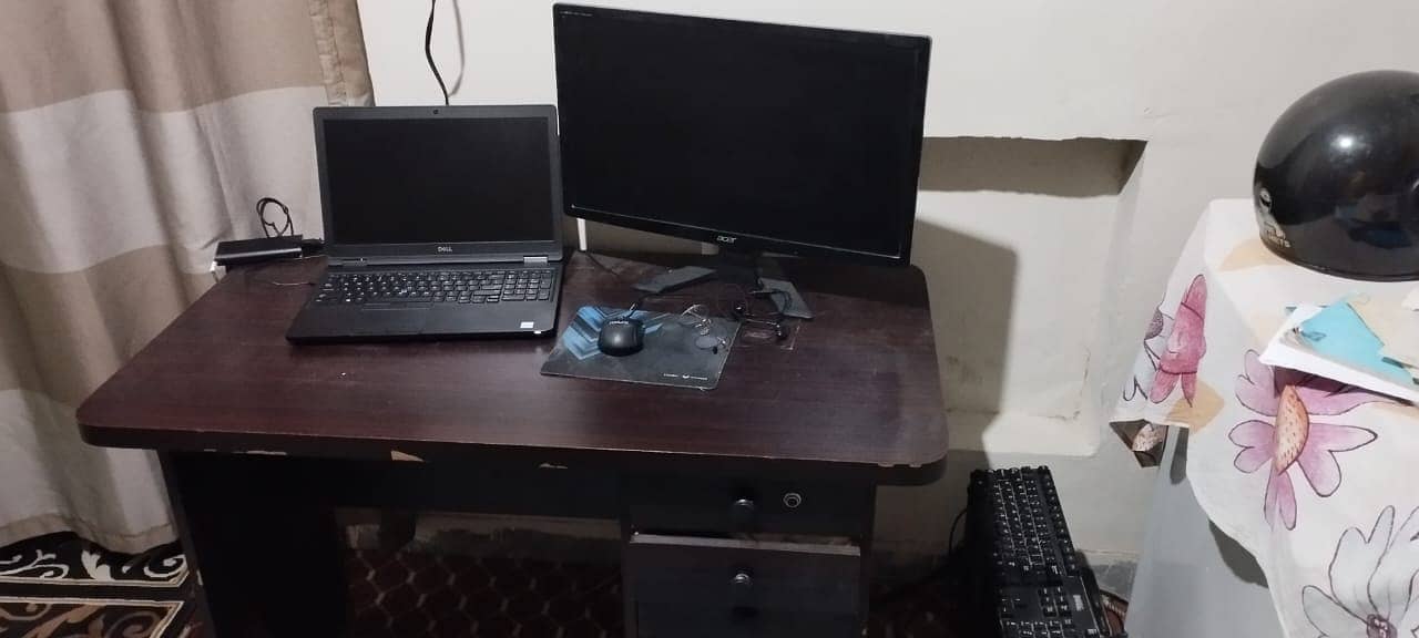 Beautiful Computer Table for Sale 1