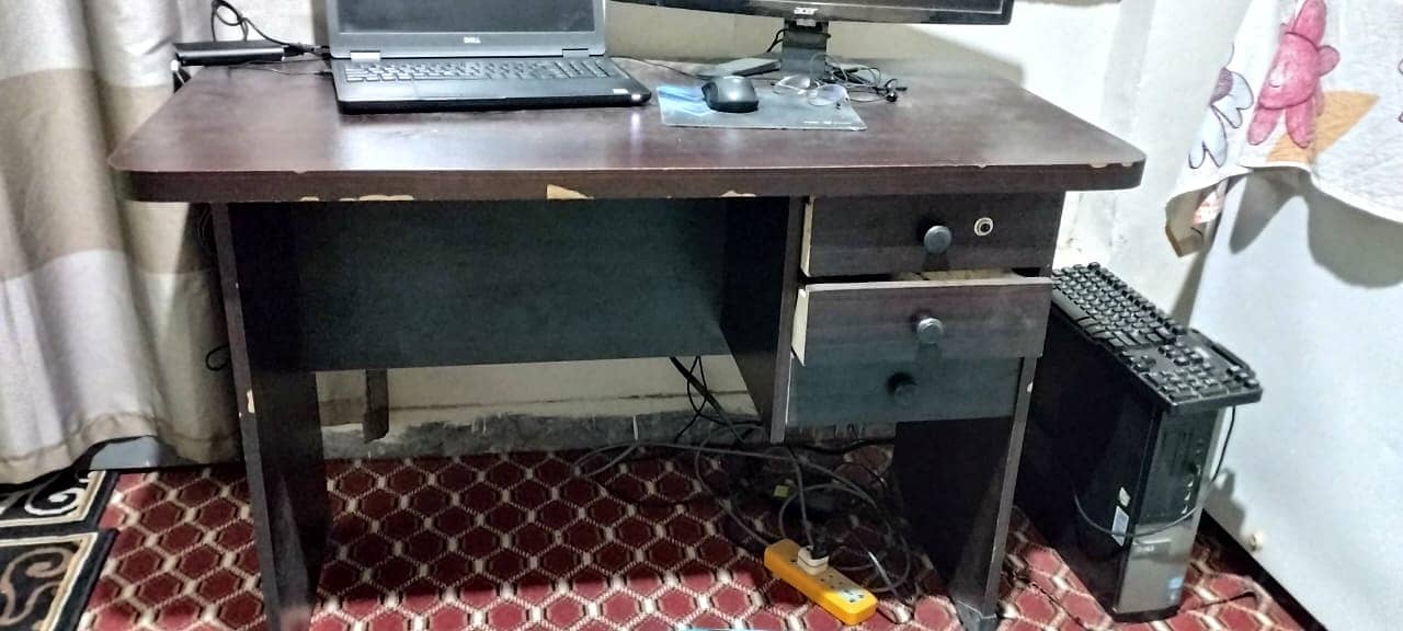 Beautiful Computer Table for Sale 2