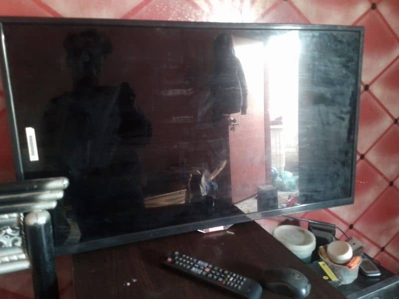 smart tv 4oinch 2