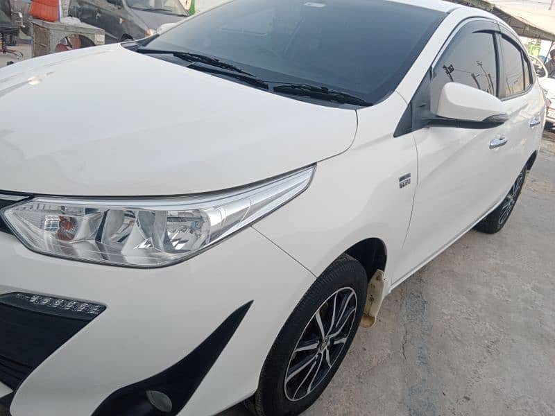 total genuine Toyota Yaris 1.5 ativ x cvt 2021/22 like showroom 1