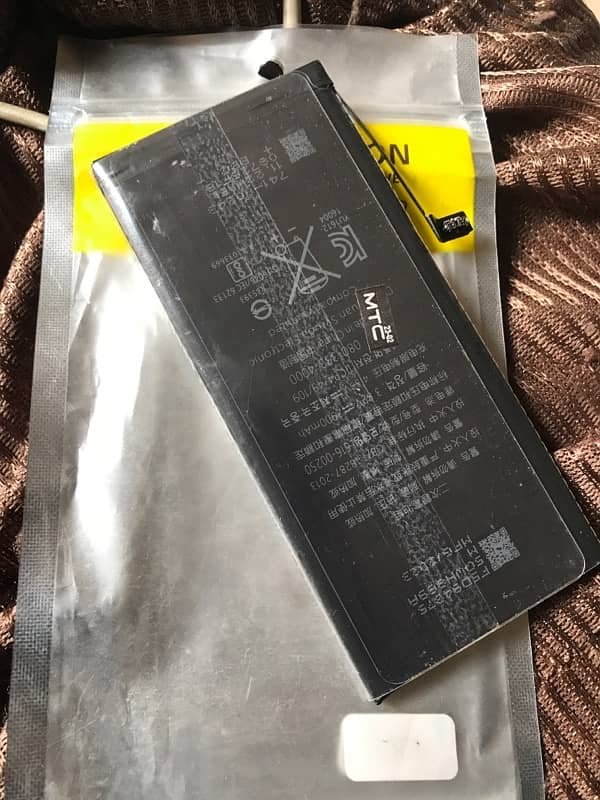 iphone 7plus battery available in good condition 2