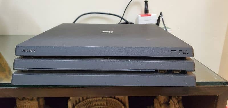 Sony PlayStation 4 Pro 1-TB 0