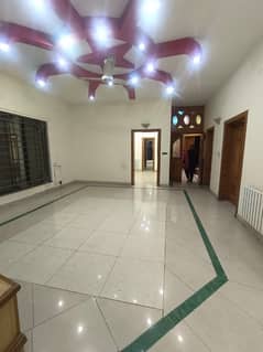 Vip portion for rent location main chaklala scheme 3 2bed tv lounge drawing room dayning room kichan 3bath Pani bijli gass sab available car porch sepce available