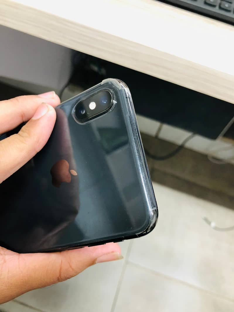 Apple iPhone XS Max 3