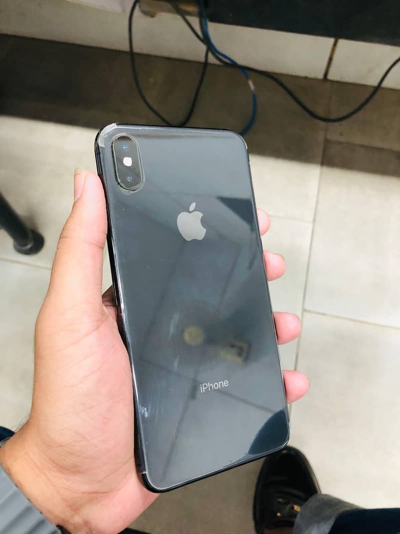 Apple iPhone XS Max 4