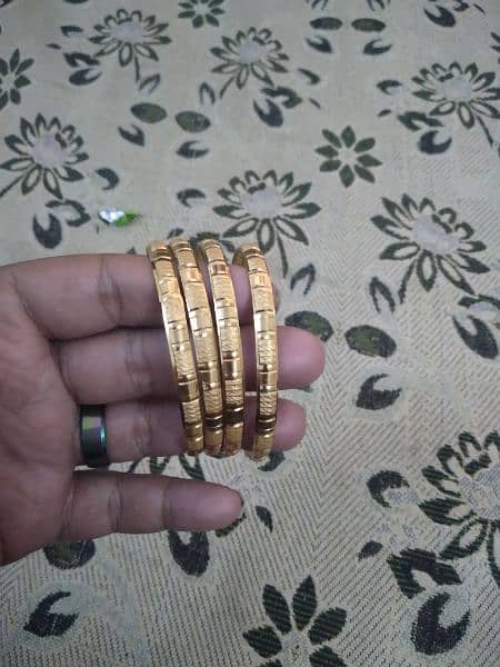 Brand new Four artificial bangles avlbl. 0