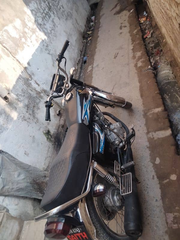 Honda cg 125  like a new engine wise clear body wise clear 0