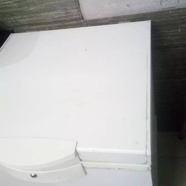 like new condition freezer fully working 100℅ 1