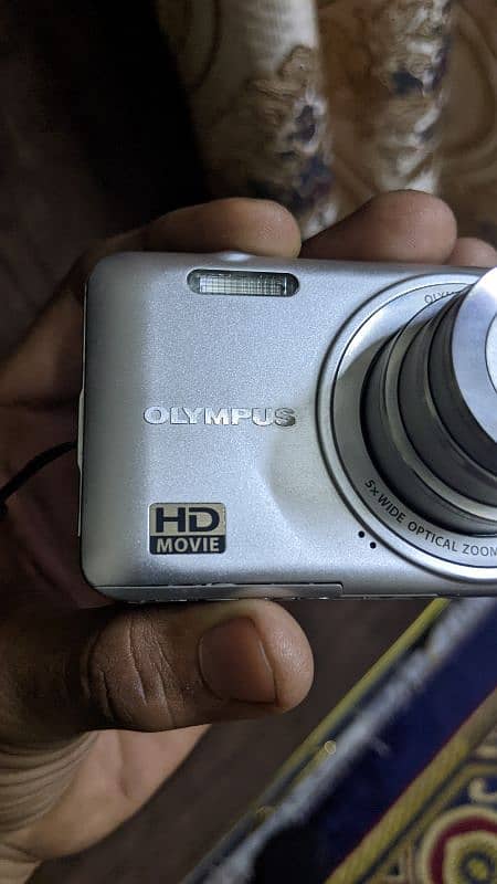 I am selling camera 10