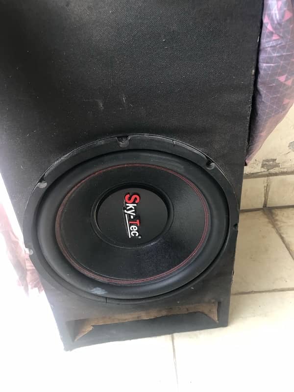 Amplifer and woofer with box 0