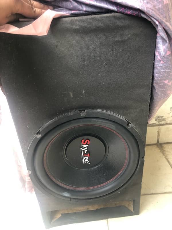 Amplifer and woofer with box 1