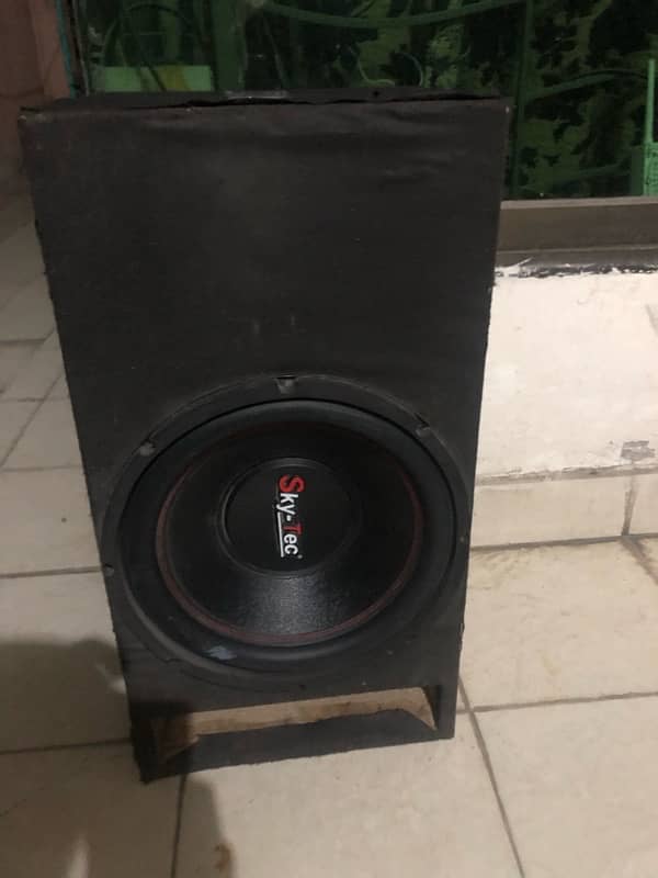 Amplifer and woofer with box 2