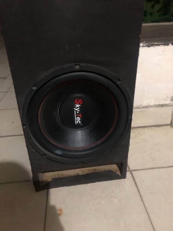 Amplifer and woofer with box 3