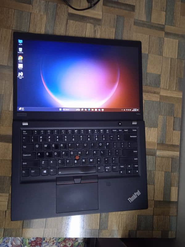 T490s i7 8genration touch 4